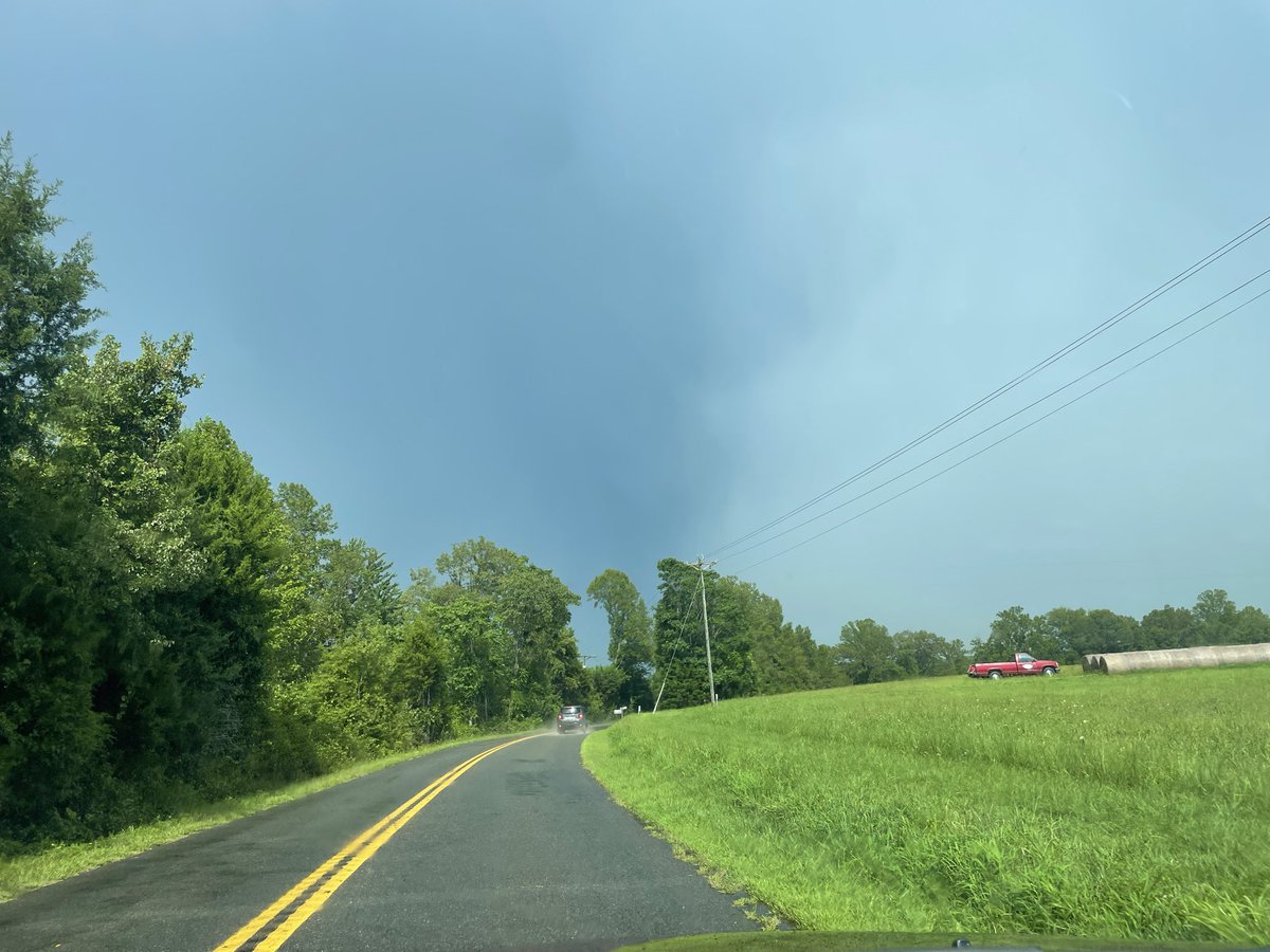 RickyRichwx's tweet photo. Hearing buzz of a possible tornado on the storm I tracked through Culpeper County, VA - and this was a lowering I saw through the rain shaft once the storm entered Fauquier County, this in Sumerduck, VA.

@NWS_BaltWash #vawx https://t.co/D6zEaVg8c7