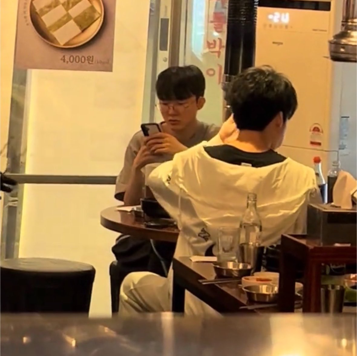 heartdoran's tweet photo. faker eating out with sky and easyhoon, my skt midlaner trio 🥹🤍

cr. loan_thu04.22 (tt) https://t.co/qFdLWPT0rO
