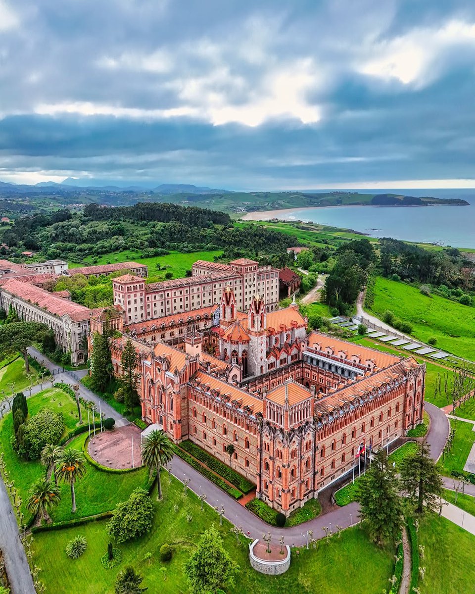 NatureRoot88's tweet photo. Comillas, Cantabria, Spain 🇪🇸 https://t.co/4JSbsS0C6A