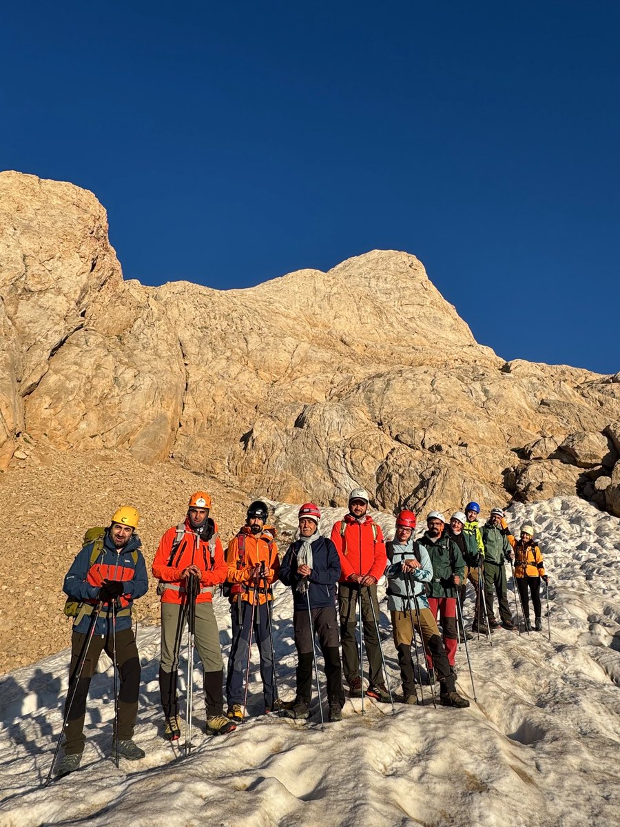 haciduran's tweet photo. Çilo dağları zirvesi Reşko’ya tırmanıştan görüntüler. Rakımı 4113 metre Türkiye’nin ağrı dağından sonraki ikinci en yüksek noktası https://t.co/PFGAL8mNn2