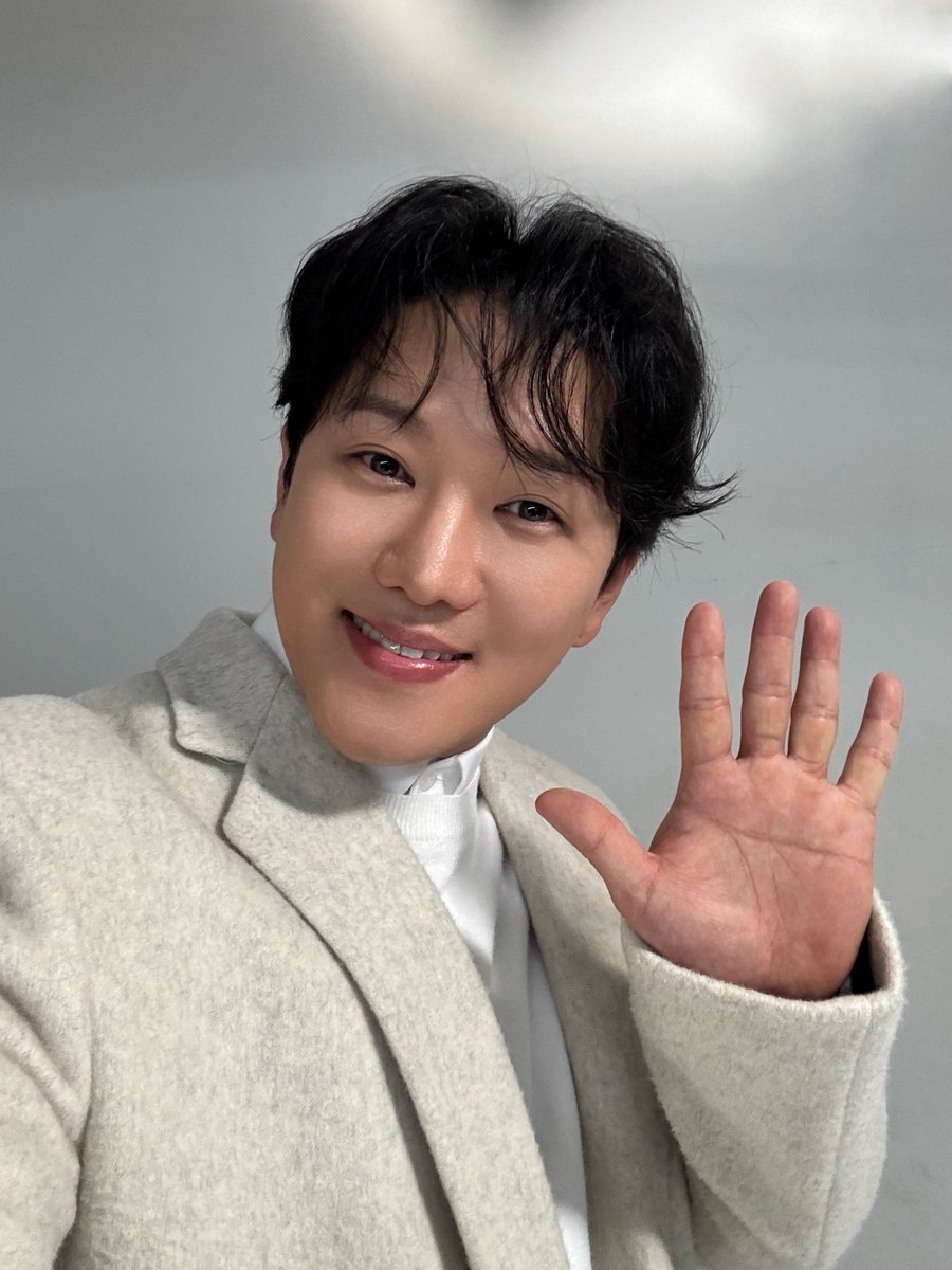 PALMTREE_IS's tweet photo. 오늘 오후 7시 🕖

#정원영 의 뮤지컬 #겨울왕국 
프리뷰 첫 공연이 시작됩니다!

난 뜨거운 여름이 좋다네 ☀️😎
나는야 행복한 눈사람 #햇라프 ☃️

올라프 役 ㅣ 정원영

뮤지컬 <겨울왕국> 한국 초연 
2026.08.13-2027.03.01
@ 샤롯데씨어터

#JUNGWONYOUNG #뮤지컬배우
#PALMTREEISLAND https://t.co/PGVxlBIQWf