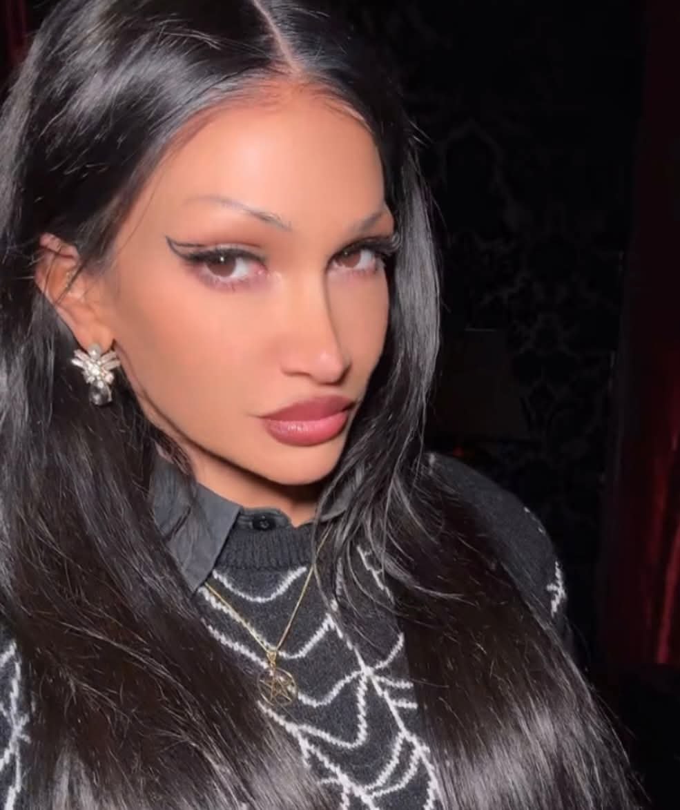 Gothic_Queen30's tweet photo. Dont Critique Me When Bacteria Is The Only Culture You Have.  
#Selfie #Goth https://t.co/NzxqGzpdWX