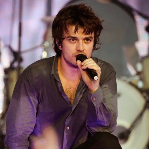 DJOLLANOV's tweet photo. not arguing with a man whos looking all sweaty and slutty on stage. whatever you say beautiful https://t.co/pXM0jQWIOZ