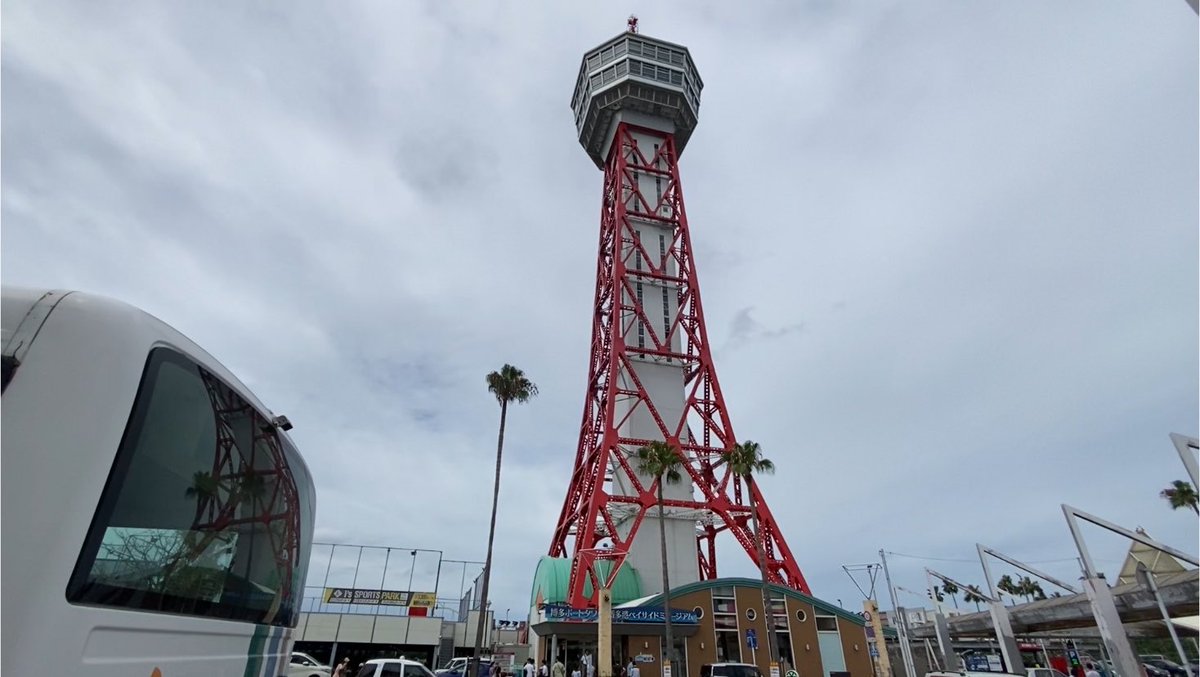 saiki_na's tweet photo. 本日も、昨日に引き続き
乃木坂46のライブ
「真夏の全国ツアー2026」
私の地元・福岡公演の現地参戦です！
会場周辺は、多くのファンで賑わっています！

#乃木坂46
#真夏の全国ツアー2026
#乃木坂全国ツアー福岡Day1
#マリンメッセ福岡 https://t.co/m1XfKXjN2u