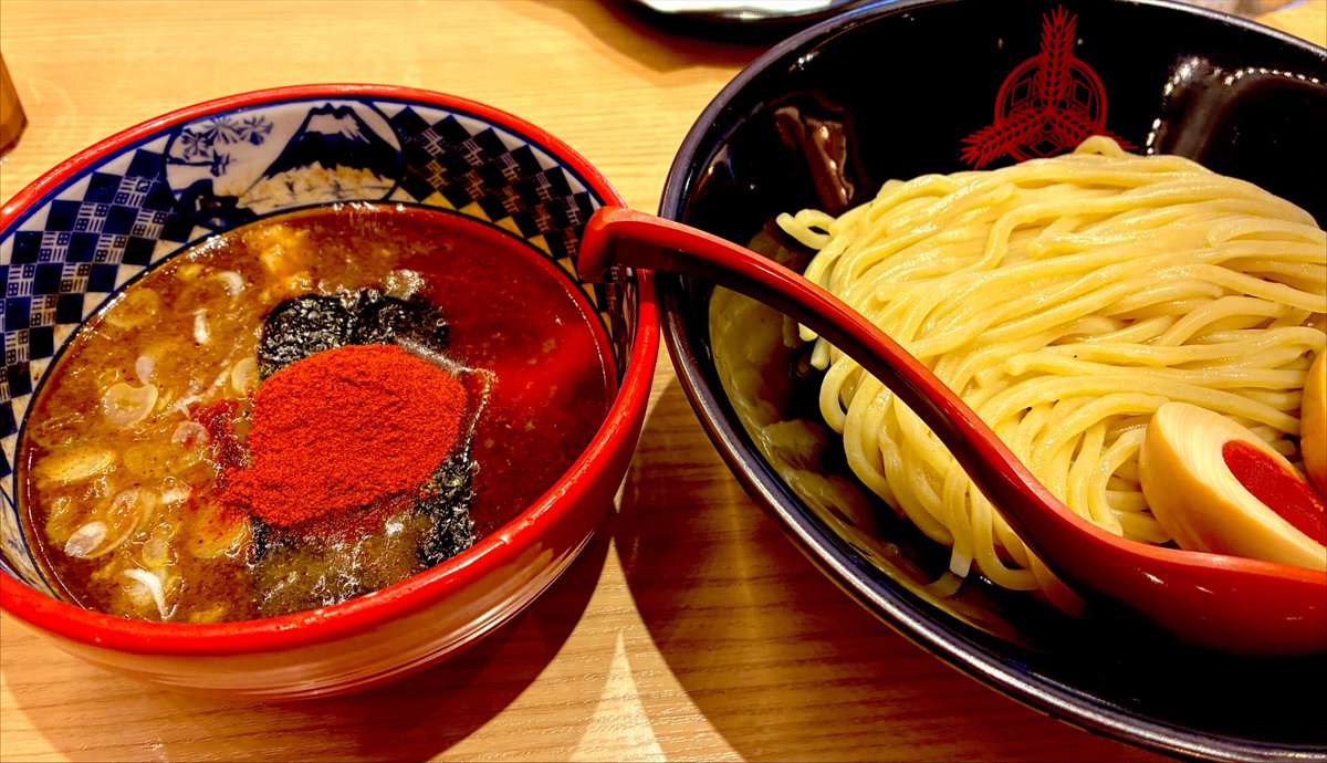 nezarwax's tweet photo. 全ての責任を明日の自分に背負わせるスタイルで食う激辛は美味でございます𝙂𝙤𝙤𝙙 𝙡𝙪𝙘𝙠―― https://t.co/uf0mRO2eza