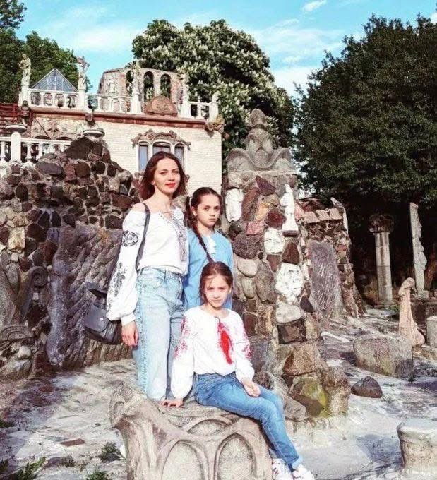 rshereme's tweet photo. We remember. 

Last year, these four families were killed by russia. Entire families — wiped out in their homes, in their towns, across Ukraine.

This is not a “war” - it is genocide. Its aim is simple: to erase the Ukrainian people. https://t.co/EJ0ZuH8Ruk