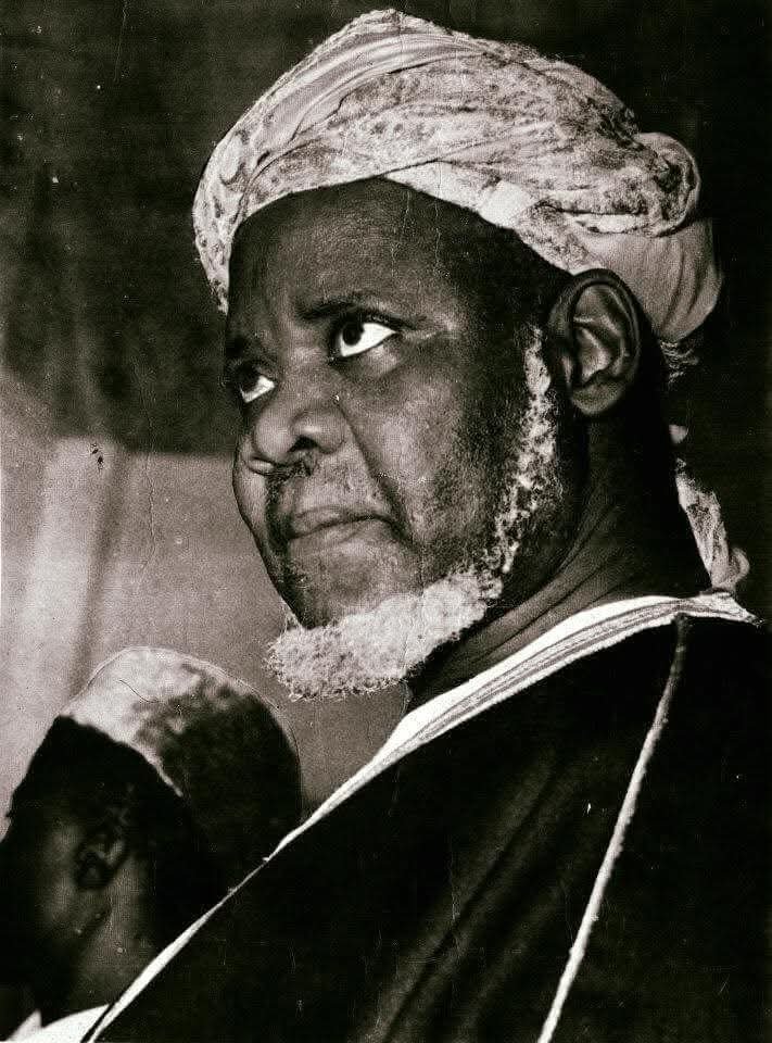 Leyti34's tweet photo. 4h08 du matin je pense à ma vie sans cet homme. Gars yi bo nguen goré rkk boul len tokk 24h dafaloulen ko adiyah même boudé bénn salatul fatiha nakh amoulen fayam https://t.co/OcXdqsC9fE