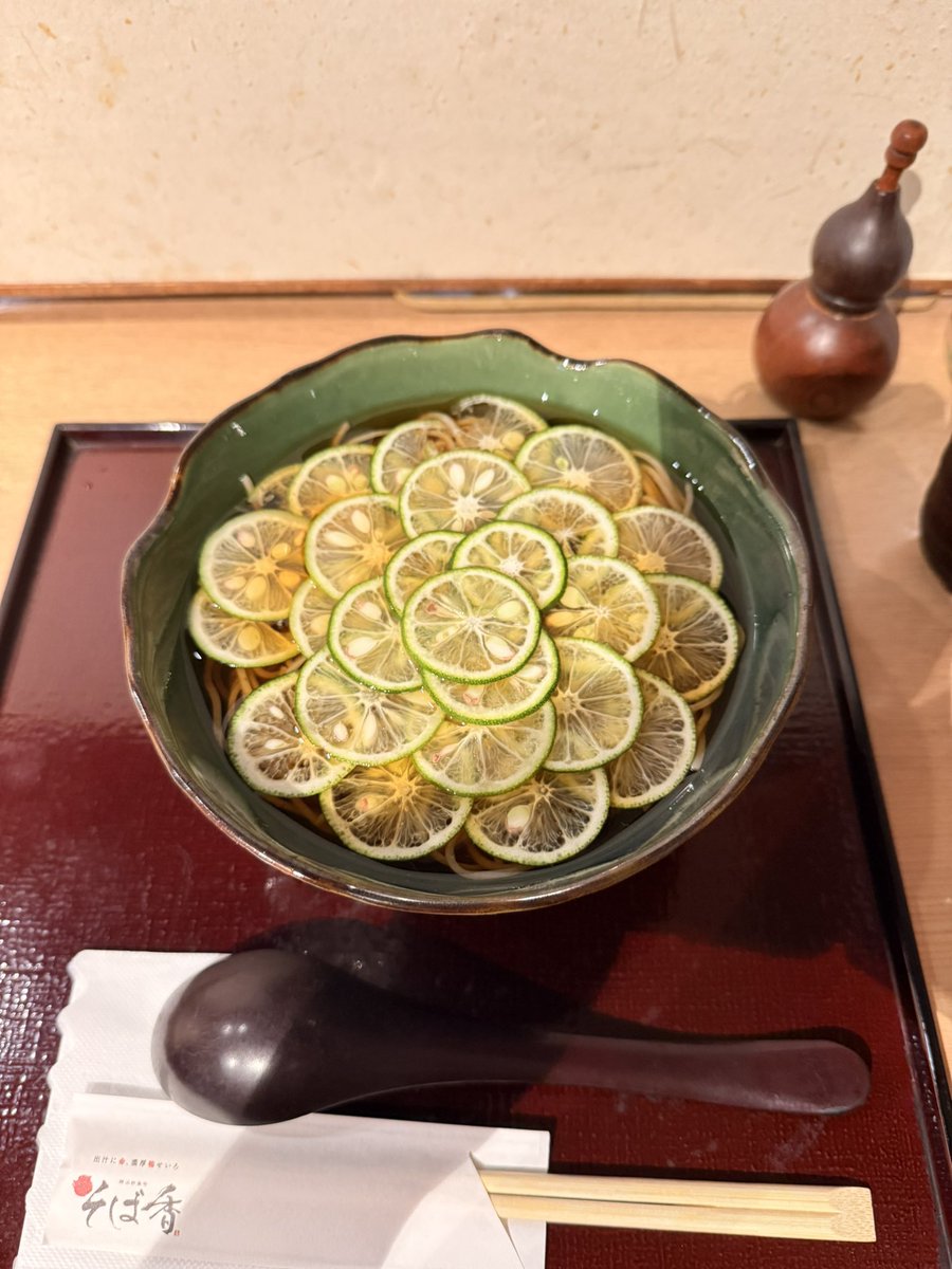 kencyan8's tweet photo. 今日は日吉駅近くですだち蕎麦😄 https://t.co/mevbOsE3NH