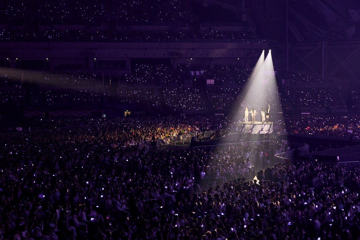 SMTOWNGLOBAL's tweet photo. #에스파 첫 고척돔 콘서트로 보여준 7년 차 아티스트 역량
세계관∙솔로∙유닛∙히트곡 퍼레이드 총망라! 풍성한 무대로 3만 5천 명 매료 
오늘 오후 6시 유닛곡 #Serenade + #Lollipop 깜짝 발매

https://t.co/yPC5VkSp0E

#aespa #æspa #에스파
#SYNK_COMPLaeXITY
#aespa_SYNK_COMPLaeXITY https://t.co/AFZ2L2sVuh