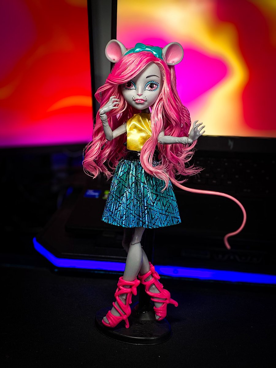 andrevitorrei's tweet photo. Rato meu querido rato …..

Ai gente a Mouscedes King é linda demaisssss 

#monsterhigh #dolltwt https://t.co/5CZGjjJGku