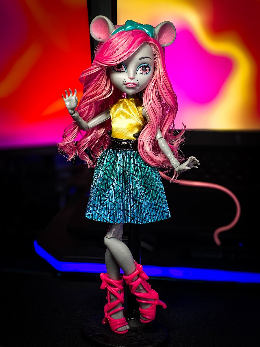 andrevitorrei's tweet photo. Rato meu querido rato …..

Ai gente a Mouscedes King é linda demaisssss 

#monsterhigh #dolltwt https://t.co/5CZGjjJGku