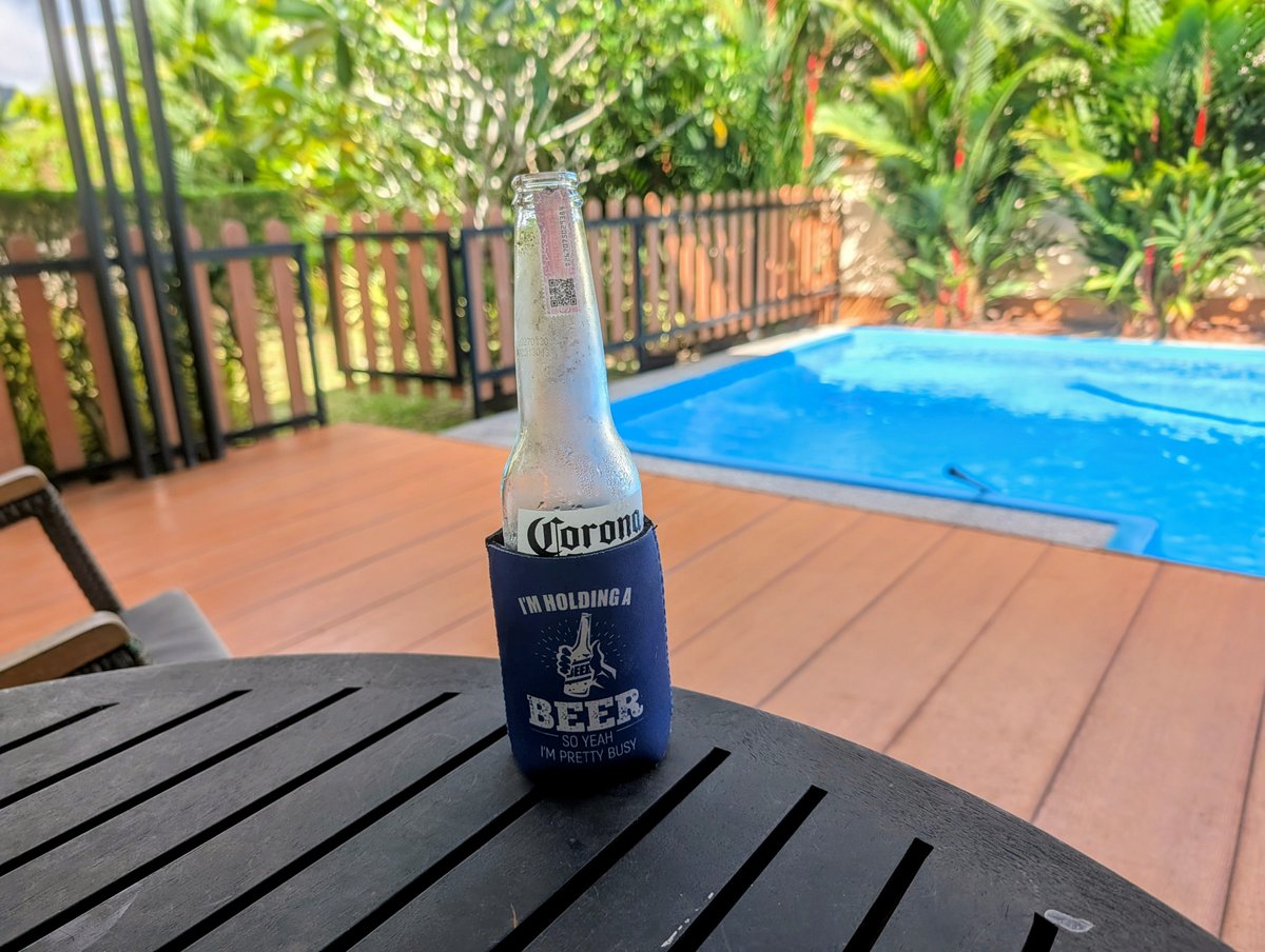 Phuket_Sammy's tweet photo. So it turns out two bottles of wine watching Death in Paradise on a Saturday night (I have no life) results in the need for water in the morning. π³π
#BreakfastBeer https://t.co/tVb9MqjKx0