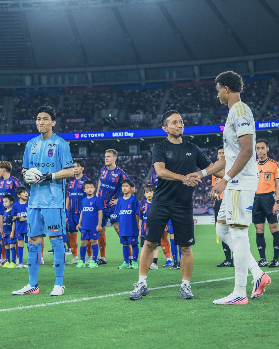 FcMachidaZelvia's tweet photo. 『FIFAワールドカップ2026™』にオーストラリア代表として出場した #テテイェンギ 選手へ、花束が贈呈されました💐🇦🇺

#長友佑都 選手、 #キムスンギュ 選手、テテイェンギ 選手、たくさんの感動をありがとうございました✨

そして、素敵な機会を設けていただいた #FC東京 の皆さま、ありがとうございました🤝

@fctokyoofficial 
#FC町田ゼルビア #zelvia
