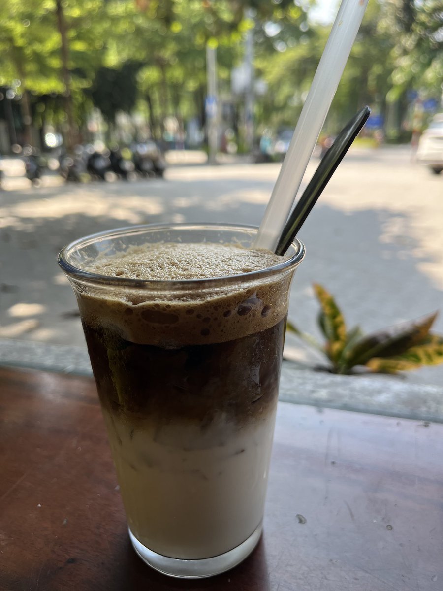 Moi5Maru's tweet photo. 夏休み🌻スタート、最初３日だけハノイ🇻🇳でポーカー！明日からは家族🧑‍🧑‍🧒合流で11年振りに住んでいたレジデンス宿泊し家族旅行✈️プチトーナメントも2日連続インマネで夏休みとしては最高のリフレッシュ

ブンチャーもフォーもコーヒーも全部美味しい😋 https://t.co/HsvFWKdw0U