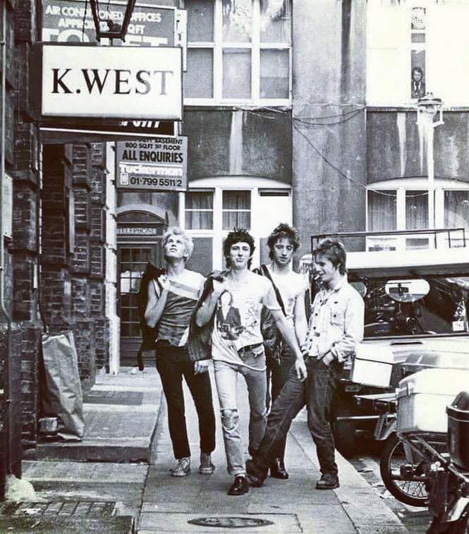 PunkRockStory's tweet photo. 49 years ago today
Generation X in London, August 9, 1977, as documented by Ray Stevenson

#punk #punks #punkrock #GenerationX #history #punkrockhistory #otd https://t.co/frXU3mmGSl