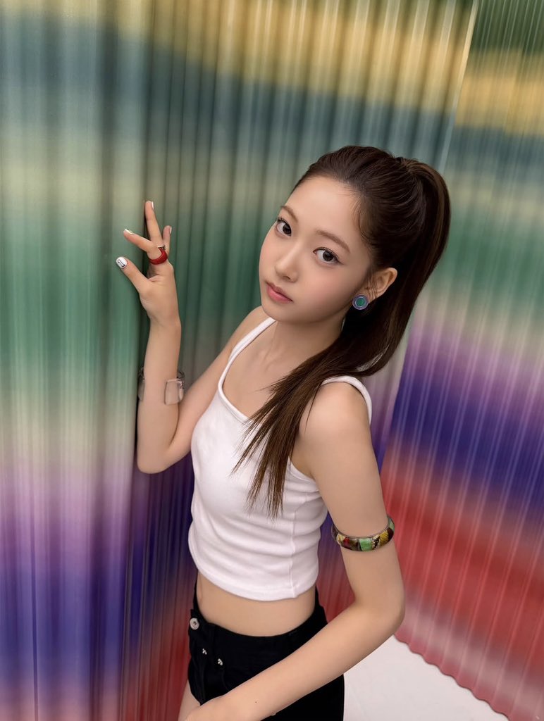 betuiide's tweet photo. i need everyone to understand how beautiful Jia is https://t.co/rP8isJ0Hr8