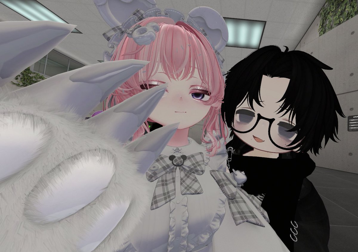 denden_vrc's tweet photo. おそろいはぴ❤️おともだちも増えてはぴ❤️
もふもふのおててを生かした写真撮りたいな～ https://t.co/kOY6WhdzWp