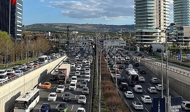 cengizaksan's tweet photo. Bu ekip Ankara'ya lazım.

Yol bakım çalışmalarında sınıfta kalan, kısacık mesafeleri bile günlerce bitiremeyip trafik çilesi yaşatan ABB,
Koskoca bulvarı 36 saatte asfaltlayıp ulaşıma açan Şanlıurfa Büyükşehir Belediyesi'ni örnek almalı hatta rica edip ekip istemeli.

@ankarabbld https://t.co/HIP99xKNxl