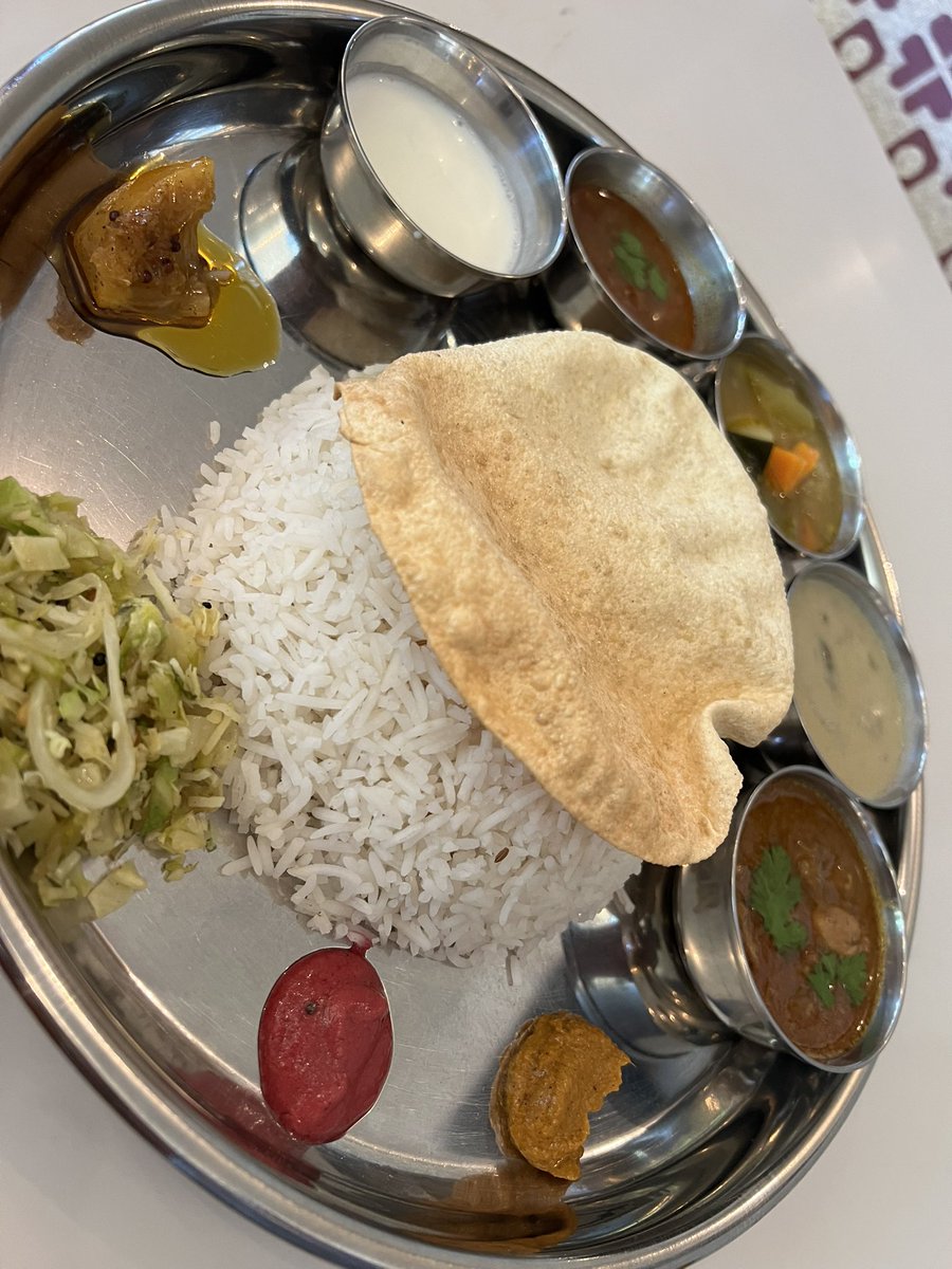 matavvv's tweet photo. たまにしか現れないミールスですよ。
食べなきゃ損です。 https://t.co/lwvqddK5V0