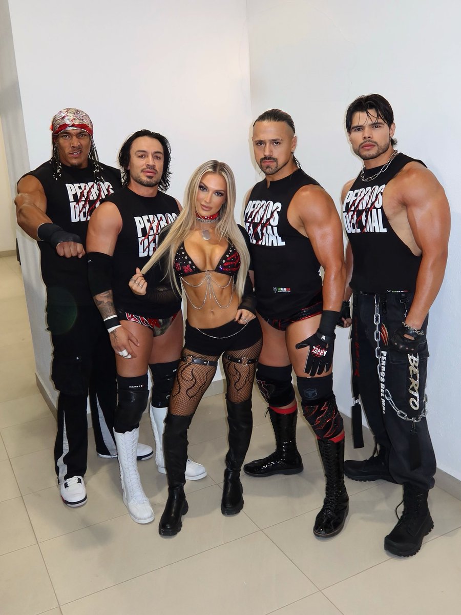 karmen_wwe's tweet photo. una vez un perro, siempre un perro.. ⛓️‍💥🐾🐺🖤 https://t.co/Ej78NimaUY