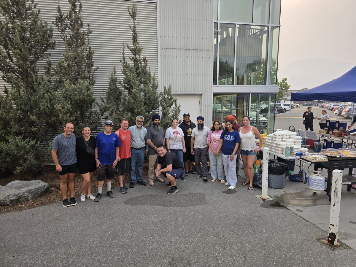 USMEDIAINT's tweet photo. Developing story

USMI is closely monitoring the situation. The Penticton Sikh Temple reached out to the incredible volunteers at the Penticton Trade & Convention Centre evacuation site to offer support — and the offer was gratefully accepted.

The Penticton Sikh Temple provided evacuees and volunteers with peaches, Punjabi sweets and snacks 🍩, hot lentil stew, rice 🍚, dry groceries, and sugar.

The Penticton Sikh Temple has committed to continuing this support with whatever resources they have, whenever they’re needed.

We ask the Sikh community to help sustain this effort - dry groceries, sanitary supplies, and financial donations can be made through the Penticton Sikh Temple.

🙏 #ServingThoseWhoProtectUs
#BCwildfires #firefighter
