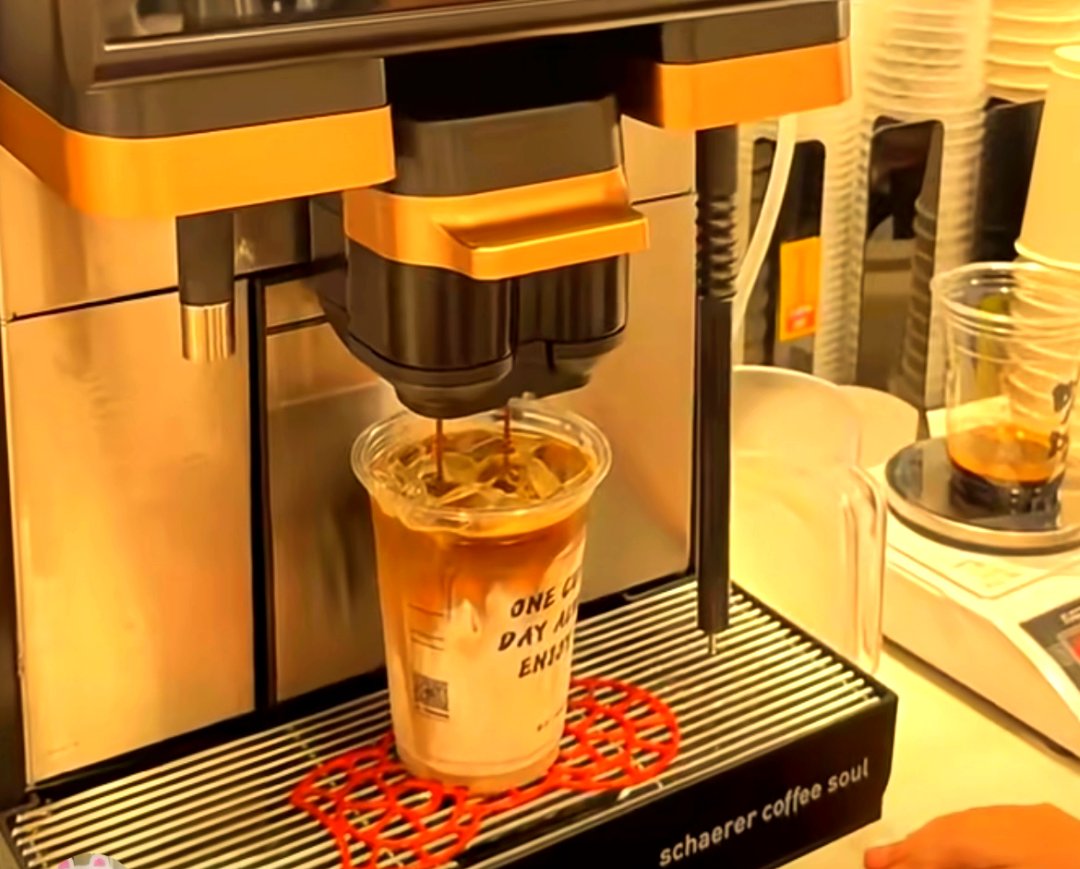 LennyViper's tweet photo. Tried a smart coffee maker that brews your drink exactly as you like it based on your day’s mood—game changer for my morning routine! https://t.co/tvkuJ1LAqh