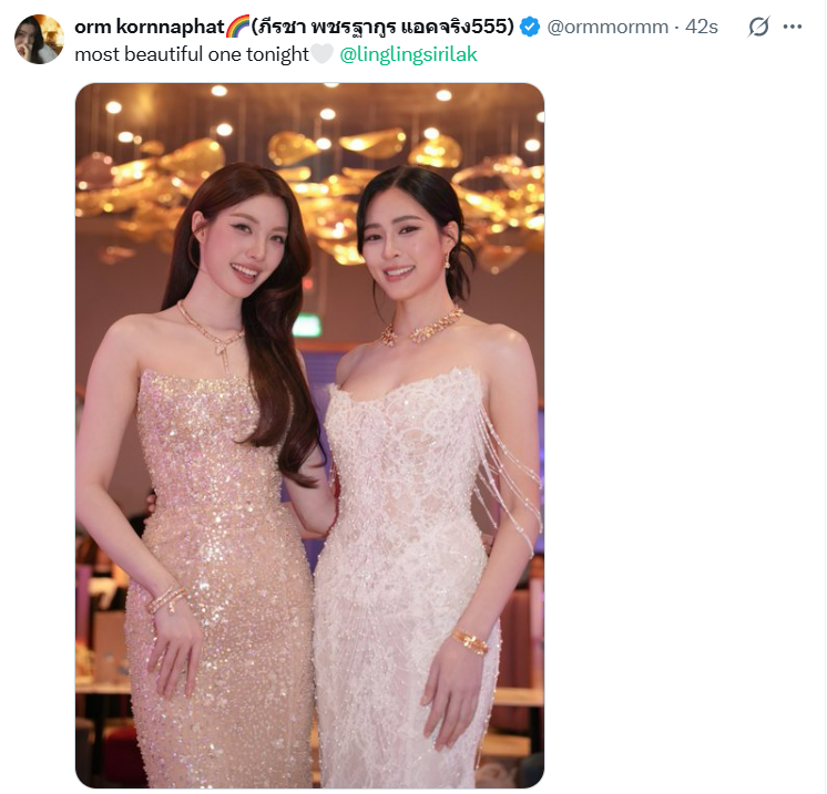 beminefame's tweet photo. "สวยว่ะสวยอะคือเค้าสวยแบบ..."

น้องออมชมพี่หลิงแบบไม่ขาดปากจริง สวยถูกใจน้องออมมากเลยป่ะลูกชมต่อหน้าไม่พอต้องมาทวิตชมอีกรอบ

"most beautiful one tonight" 

น่ารักมากอะ 😍😍😍😍 https://t.co/foM0oTG9QJ