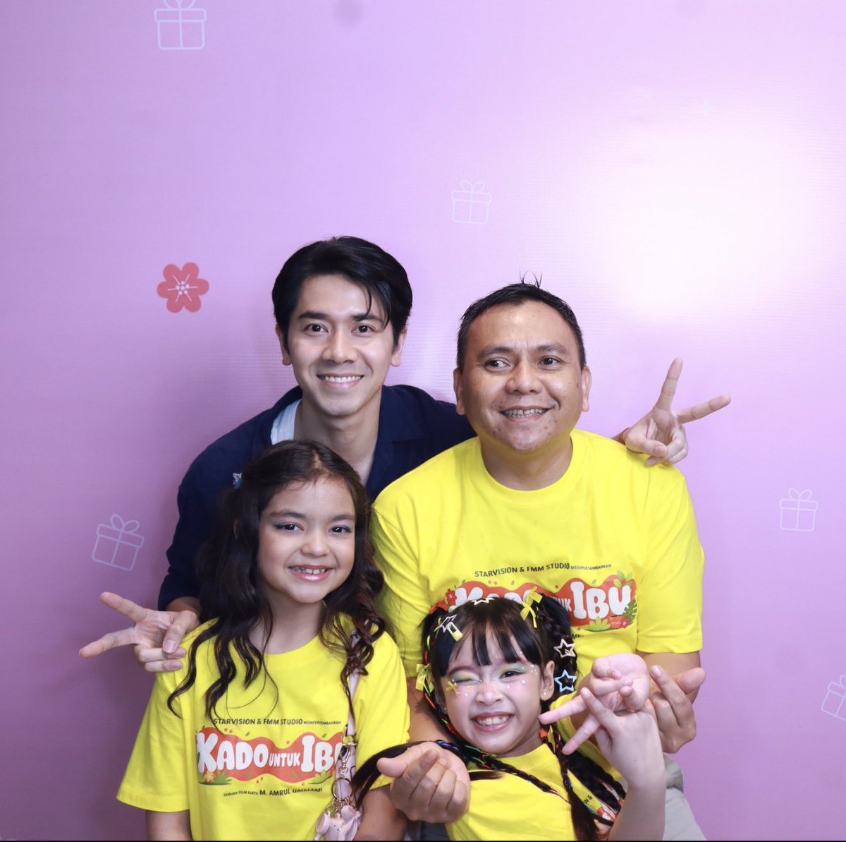 ariefhavidz's tweet photo. selamat berakhir pekan,jangan lupa nonton film KADO UNTUK IBU di bioskop ya🙏🏼 https://t.co/Mi7h5jLx1h