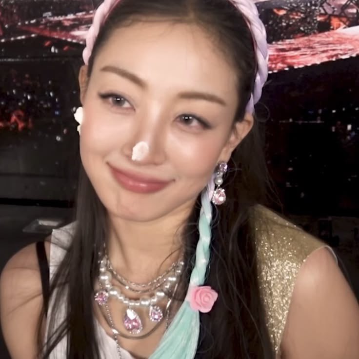 TUIDEBRASIL's tweet photo. 👥• 09.08.26 | TO CHORANDO😭! #JIHYO do #TWICE abre o coração para fãs no 🫧 em declaração para irmã #SEOYEON 

“ONCE, Minha Irmã que é 12 anos mais nova que eu está virando uma idol. Eu realmente estou tendo a experiência de ser uma mãe agora 😭, ela realmente era um neném tão pequeno quando nasceu 😭. Eu fui a primeira pessoa no mundo a segurar a Seoyeon, quando ela era pequena eu costumava carregá-la para ela dormir, comer e tudo mais em um cangurú.”

#TUIDE #튜이드 @TUIDE_official