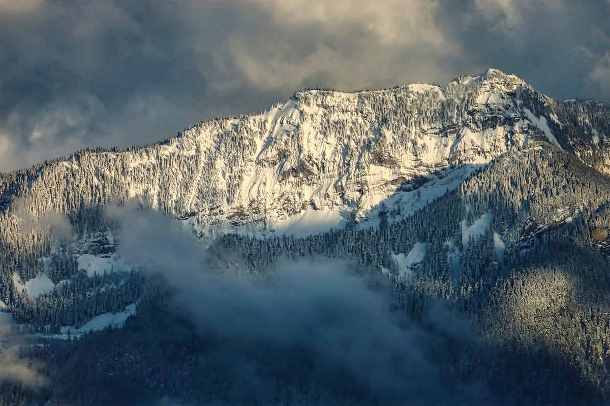 StevenCapef3's tweet photo. the vastness of things can feel overwhelming. do you ever look for a sense of comfort in how small you feel compared to the infinite 🏔️ https://t.co/b7nL3I0gSP