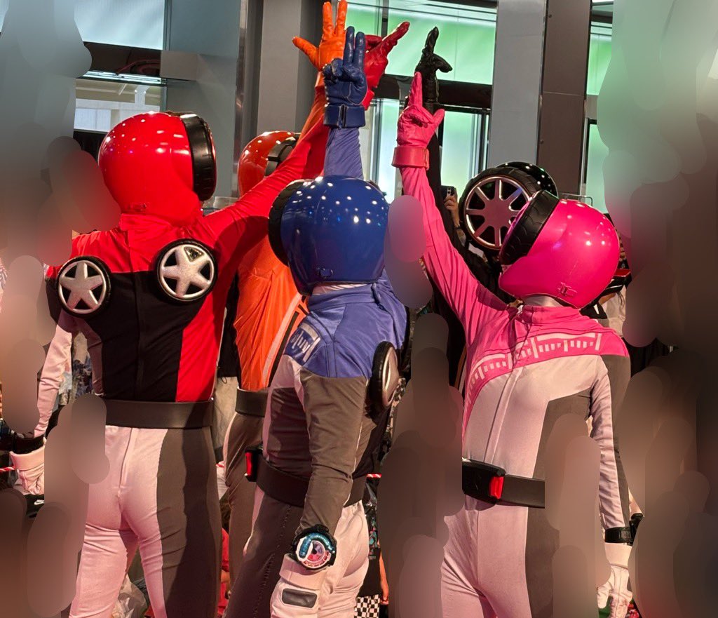 bluechopper1986's tweet photo. ブンブンジャーの絆良き🛞
#スーパーヒーロー夏祭り https://t.co/07gwveLk4L