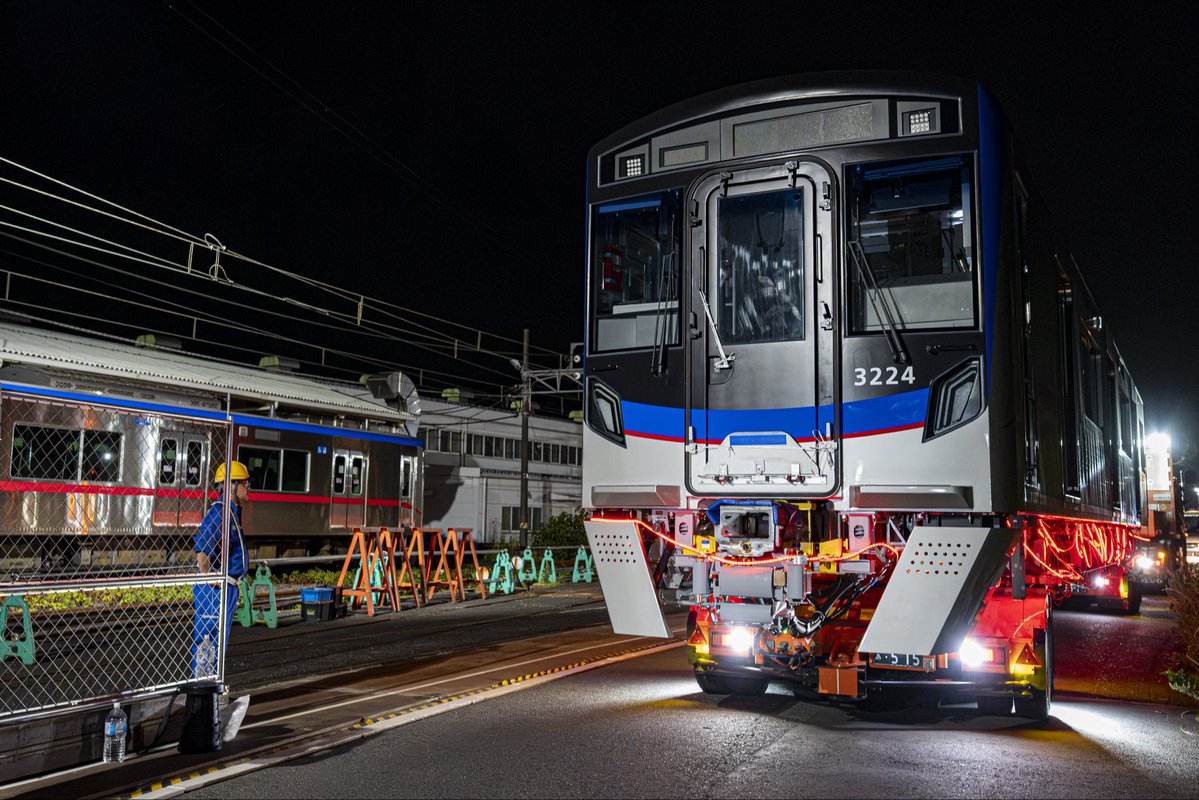 1kawa_train's tweet photo. 2026/8/4(火)
京成3200形3224号車宗吾搬入陸送 https://t.co/8qGfP2bu5y