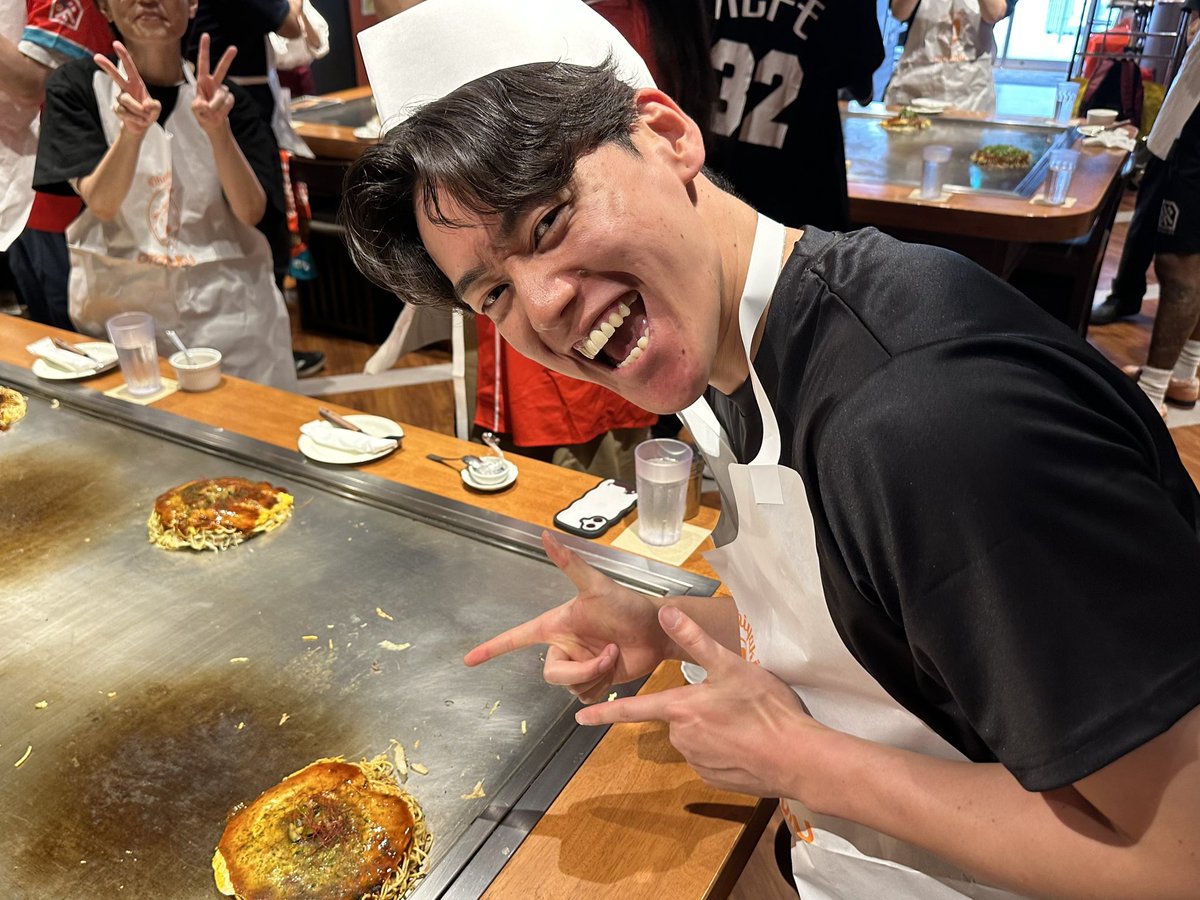 HIROSHIMADFLIES's tweet photo. 本日8/9(日)広島ドラゴンフライズ選手交流会2026 in OKOSTA開催中🔥

3選手のお好み焼きが完成🔥渡部選手のお好み焼きは辛口🌶️

#ドラゴンフライズ #Bリーグ https://t.co/l31DO2WMvH