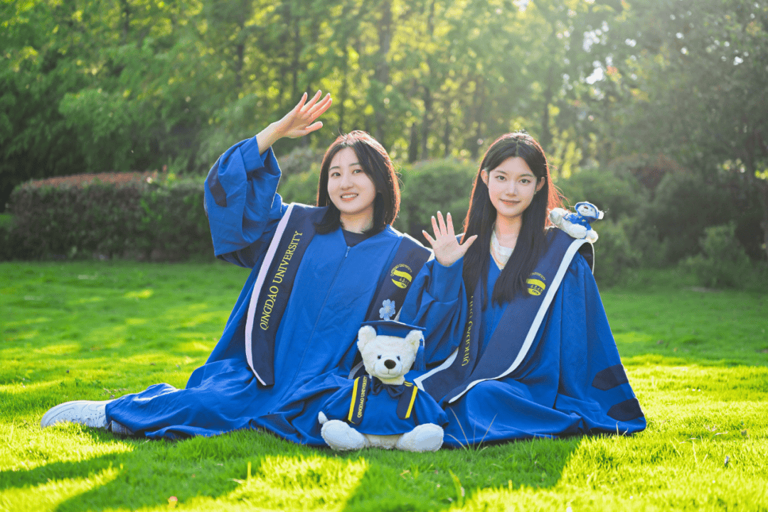 SunjaylaC's tweet photo. As the tassel shifts from right to left, our chapter closes—but the stories we built, late-night study sessions and laughter alike, will forever thread through our lives. Grad memories hit different https://t.co/8KR6zGMEUw