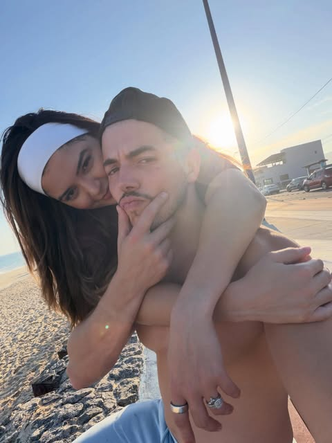 EricRuizRP's tweet photo. At the beach all day. Wish @AviannaPradarp  and I can do this every day living on the island, but adult life keeps us busy. Today we got to drop all da adult stuff and just be free. No worries, no responsibility, just us and da aloha vibes. Now to change into some dry clothes. https://t.co/ZAVg1k6ni4
