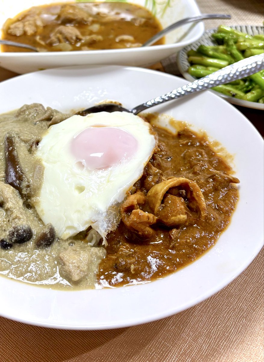 yyyyyuunnooooo's tweet photo. 冷凍庫内のカレー3種のお昼です

スパイスチキンカレー🌶️
グリーンカレー🍆
イカ✖️トマトカレー🍅

#おうちごはん #料理写真 #食事記録 https://t.co/uj34GHe6NC