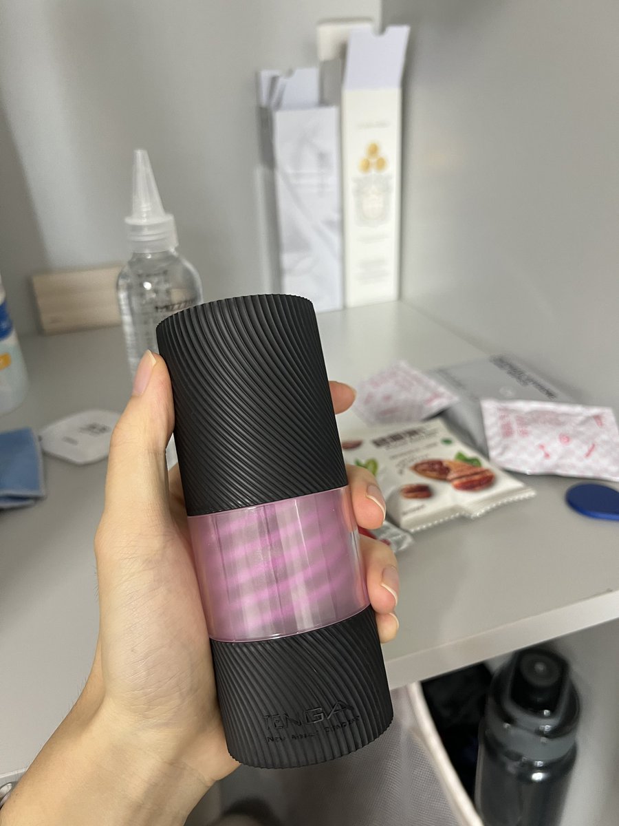 Wukkiky's tweet photo. 我的完美计划是在下个训练计划之前用新的飞机杯打一次飞机 https://t.co/gjJpWwhySP