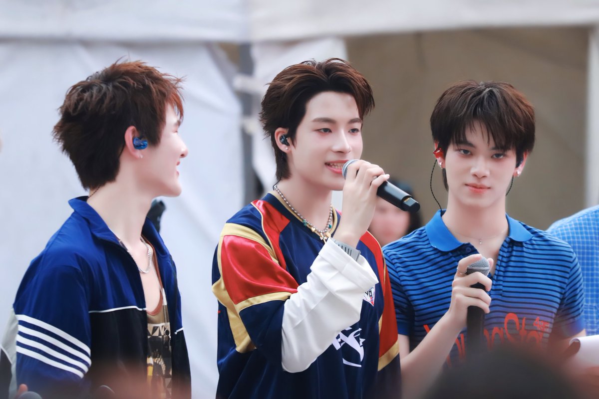 Mewmewtnp's tweet photo. 08082026 สามหน่อของแม่ กว่าจะได้เฟรมนี้ 🥹❣️

[ @jeffrey_ptpr @than_chanasit @ChawanutV ]

#JEFFREY_FAVIQ #THAN_FAVIQ 
#CHEVA_FAVIQ #FAVIQ 
#FAVIQ_BeforeYouGoBusking https://t.co/ERfY5xCERc