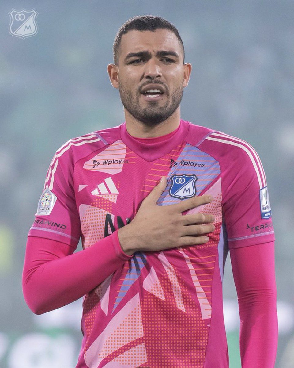 valensaza's tweet photo. Difícil momento para confiar en Álvaro Montero, pero nunca me bajaré de este barco ni dejaré de confiar en ti, nadie me hará dudar de tu talento, en Vélez empezaste mal y terminaste demostrando tu calidad. https://t.co/Ka06nWPcQb