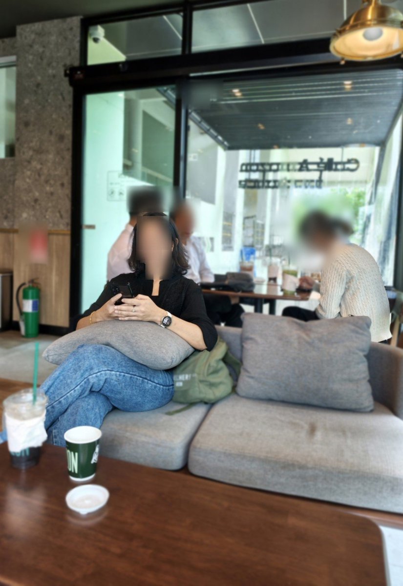 Baruck6996's tweet photo. มานั่งจิบกาแฟแถวย่านมหาลัยหน่อย เผื่อมีหนุ่มๆน้องๆนักศึกษาติดไม้ติดมือ���ลับด้วย 😊 

#ถูกใจจะเลี้ยงดูปูเสื่อเลยไม่ผูกมัด
#มองหาเดี่ยวที่ตรงใจ
#คู่แท้ตามหาชายเดี่ยว
#คู่แท้เน้นมิตรภาพระยะยาว
#คู่แท้กทม #คู่แท้สวิงกิ้ง https://t.co/j7HVGdCYvb