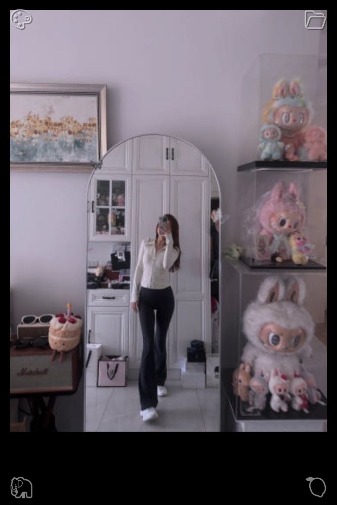 astarini47's tweet photo. When the clock strikes three, Clara breaks into a gentle smile, shutting her eyes as she relishes the tea's cozy heat, the fragrant aroma of roses, the soft ticking of the clock, and the affection blooming in her chest, fully aware that existence is truly wonderful, that love en https://t.co/YqgpoQ1O5E