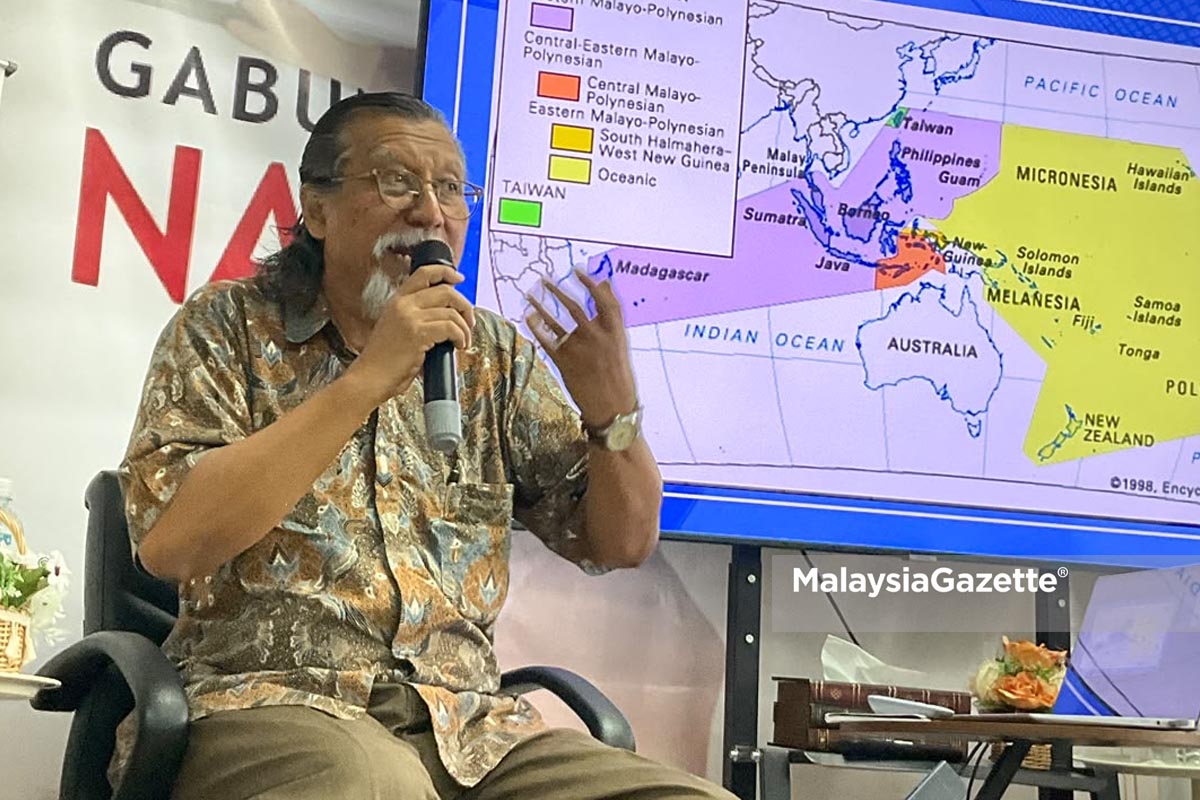 MalaysiaGazette's tweet photo. Saya cadangkan Akta Hasutan Khas tentang mana-mana kenyataan yang pertikai asal usul orang Melayu dan Tanah Melayu.

Nak faham sejarah Malaysia kena faham sejarah tanah Melayu, jangan ia berakhir sehingga sempadan.

UEC tak ajar sejarah Malaysia, tapi UEC ajar sejarah China dan Taiwan - Pengarah Pusat Pengajian Ketamadunan Melayu-Islam (CMICS), ISTAC-IIUM, Datuk Prof Dr Ahmad Murad Merican.

#malaysiagazette
