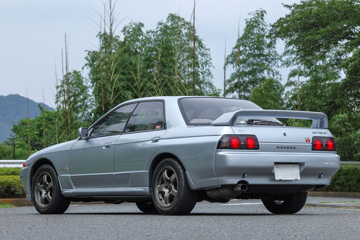 headcrablove's tweet photo. へえ、R32スカイラインにも実質4ドアGT-Rがあったんだ
GTB-4と言うのか
ハコスカとR33だけだと思ってた https://t.co/05zRxY8HXl
