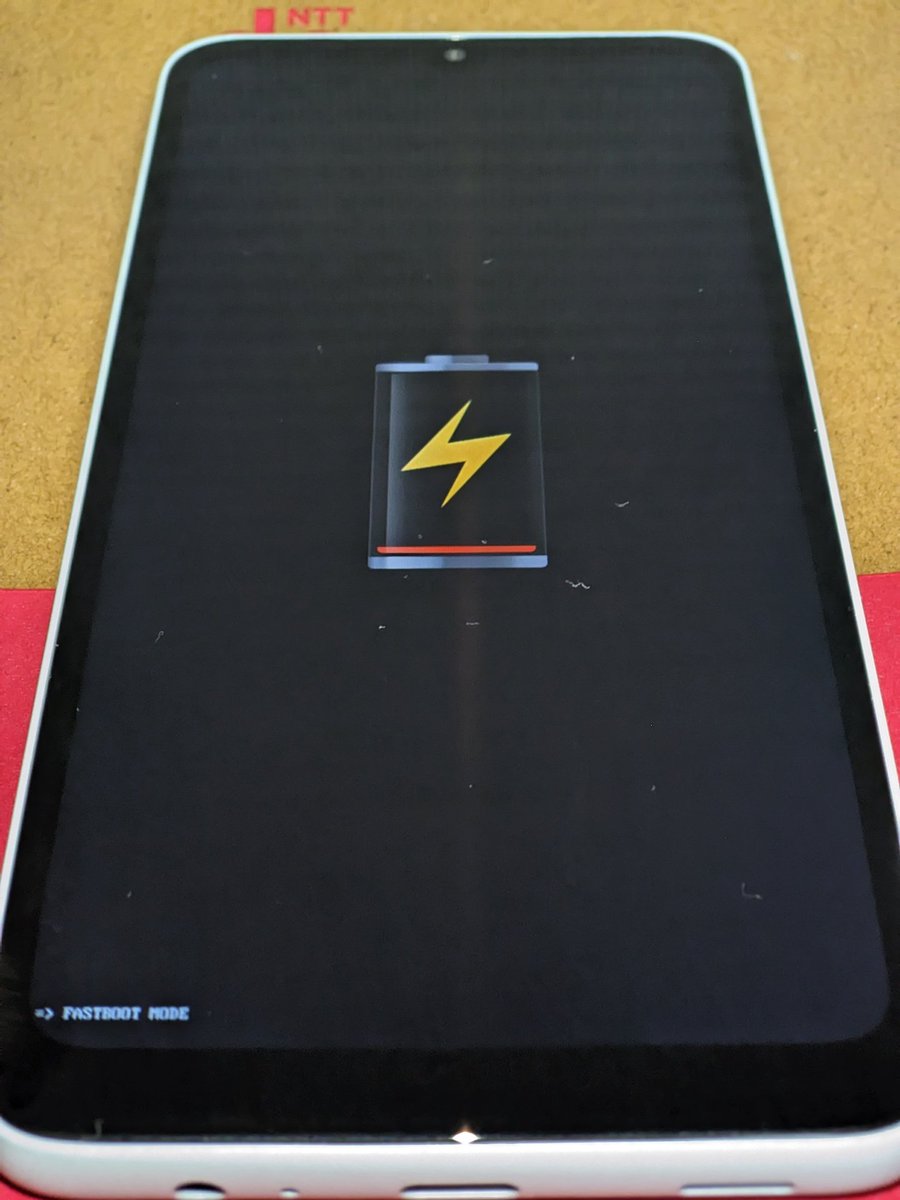 Pixel31091854's tweet photo. これ、確かMediaTekか何かの標準の画面
大昔のNEC(Lenovo)の泥タブレットもバッテリー0%の時これが出てきた
あとarrows We2のfastbootモードでも出てくるっぽい(拾い画) https://t.co/GUCzvRkSwu