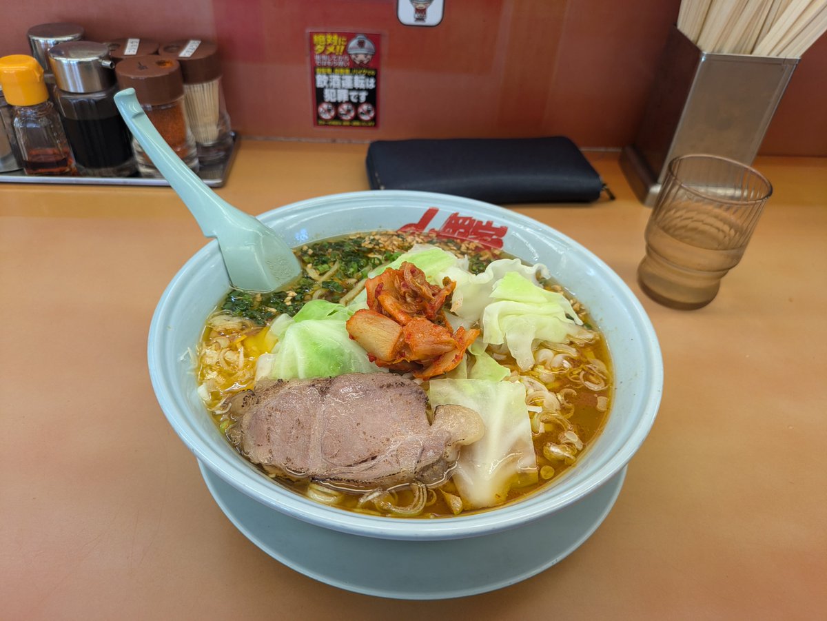 vertical_02's tweet photo. アブラ多め麺大盛り余裕で食えてまだ山岡家いけると確信 https://t.co/SMIiP2bXdm