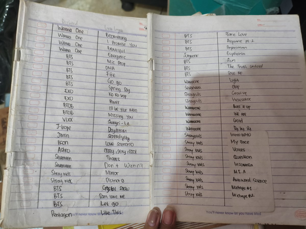 xyqnbry's tweet photo. deymnnn gue dulu ngapain dah nulis lagu kpop sebanyak ini anyinggggh???!!!! https://t.co/c6kQ0Rq7fv