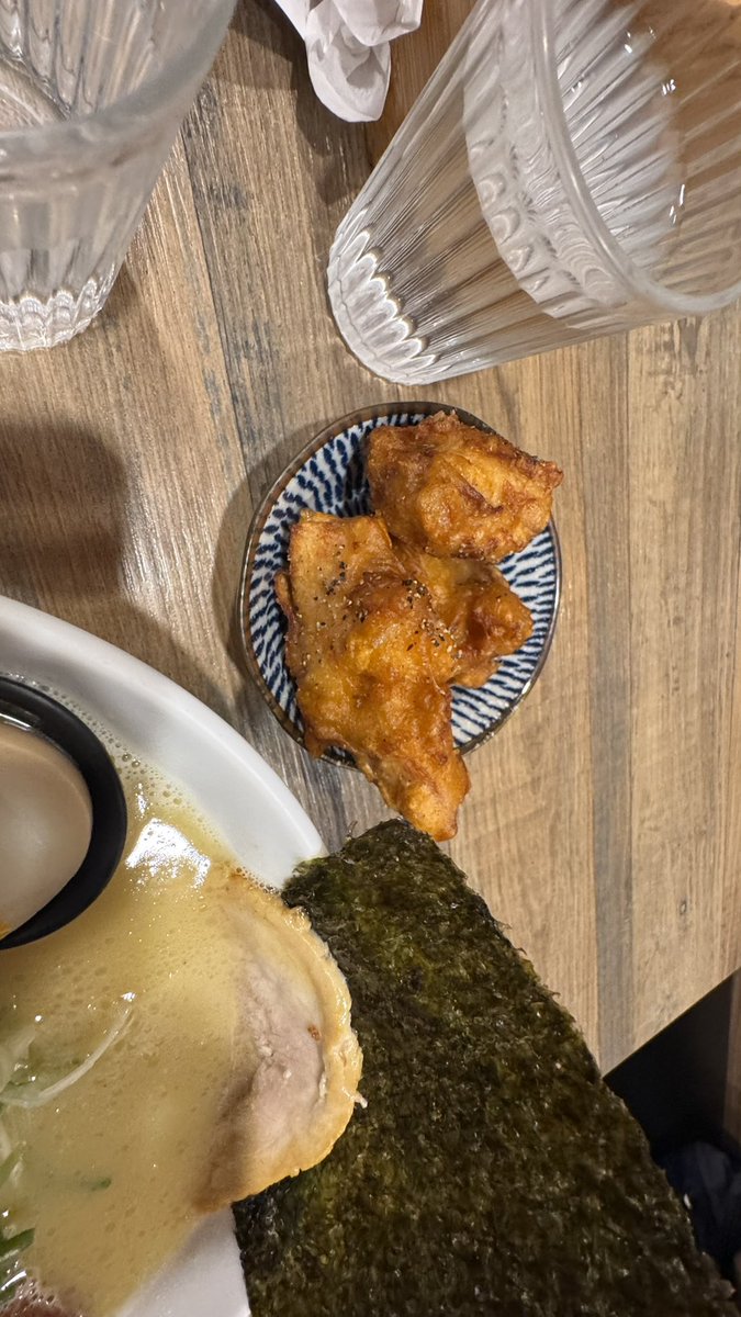Blue_Dream_Fly's tweet photo. 好吃的拉麵跟布丁🍮 https://t.co/oKgaGI0m1f