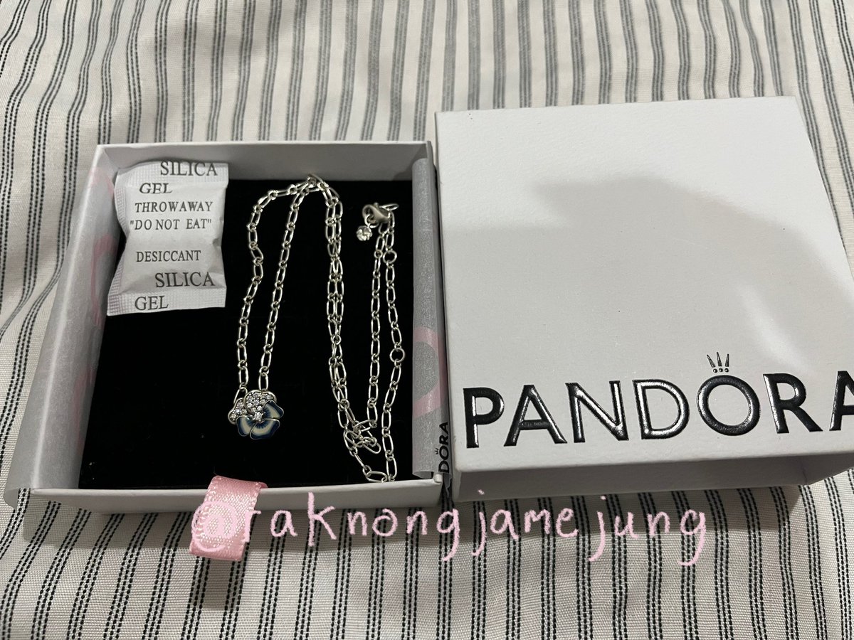 raknongjamjung's tweet photo. ส่งต่อ Pandora รุ่น Blue Pansy Flower Pendant Necklace kaa🤲🏻
฿ 550 รส ทักมาขอดูพตได้ค่า(ขายถูกเพราะไม่ได้ใส่ค่ะ) #ส่งต่อแพนดอร่า #แพนดอร่ามือสอง #pandorath #ส่งต่อpandora https://t.co/QvxCsMfFjS