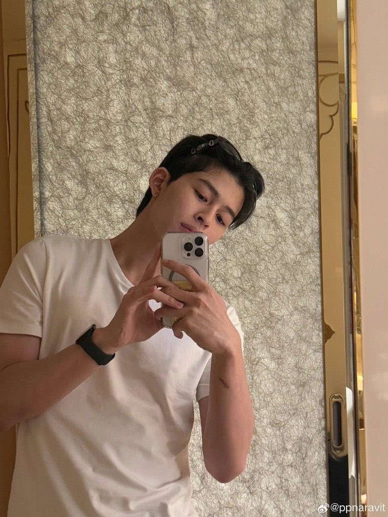 s_tyracosaurus's tweet photo. ตั้งแต่ i เจอ u นะ i มองคนบนโลกนี้หล่อน้อยลง
จริง ๆ คือแบบว่า u เป็น standard ใหม่ในชีวิต i https://t.co/ret8pVyKch