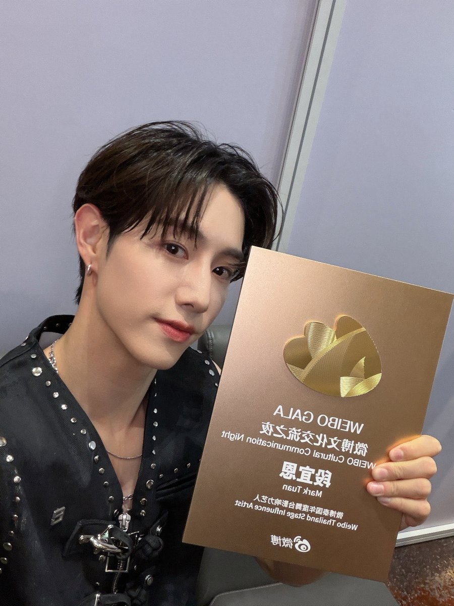 wwmarktuan's tweet photo. 260809 Marks weibo post 

Thank you, everyone! I’ll keep working hard 💪🏼

🔗 https://t.co/bO8qXKwP7S 

#MarkTuanXWeiboGala2026
#WeiboGala2026 #WeiboCulturalCommunicationNightThailand #MarkTuan #段宜恩 #마크 @marktuan @DNAmngmnt https://t.co/0C3PbpVrMn